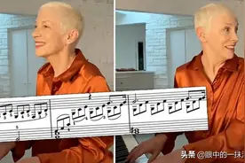 流行传奇人物安妮·伦诺克斯在客厅钢琴演奏迷人的“月光”奏鸣曲图片