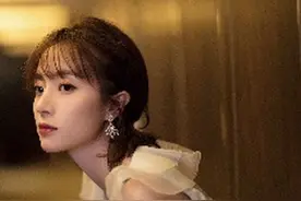 姐姐是靠智商吃饭，而妹妹却踏入娱乐圈，双胞胎姐妹花今差距明显视频封面