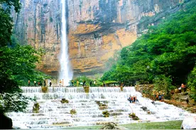 河南暴雨淹没了城镇，却让这些地方变成了仙境，瀑布太美了图片