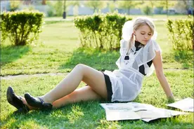 俄罗斯高中校服，据说这是当年斯大林亲自选的！图片