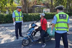 武汉经开区交通大队加强夜间巡控保障出行安全图片