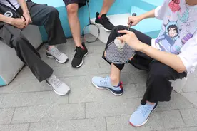 小米运动鞋竟和阿迪同厂出品？脚感不相上下，小米细节出“奇招”图片