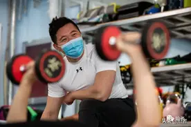 一拍 | 健身教练复工后：熬过难关，都会好起来的图片