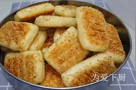 烧饼这做法才简单，加2个鸡蛋，个个松软香甜，比鸡蛋饼面包好吃图片