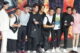 吹拉弹唱和翻跟头样样稀松，为何宋小宝能从众师兄弟中脱颖而出？图片
