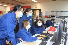 致敬绽放的铿锵玫瑰：三八样板岗位图片