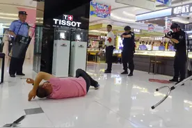 “砰——”芜湖新百大厦忽然爆出枪声！图片