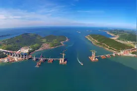 中国斥资120亿，4万工人远赴台湾海峡，成功搭建国内首座公铁大桥图片
