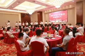 穷人家孩子特别的“升学宴”，令人感动和深思图片