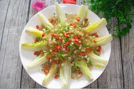 百吃不厌的“蒜蓉粉丝蒸娃娃菜”，5分钟上桌，招待客人超有面子图片