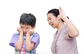 孩子长大后变得陌生，与家长常做的4件事有关，大人往往后知后觉图片