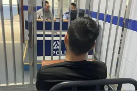 泰州一男子赌博出老千露馅  主动报警“证明自己清白”图片