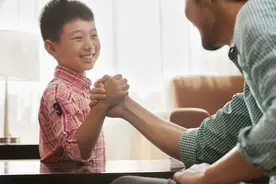 “离婚后，孩子归男人养，是什么体验？”我采访了5位单亲爸爸图片