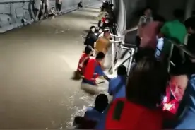 郑州地铁生死三小时：有人缺氧晕倒水中窒息，地铁部门称停运需要审批图片