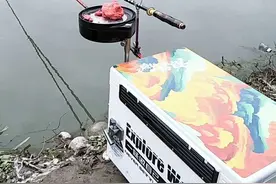 钓鱼装备中！有两个渔具不要买了。用处真不大！图片