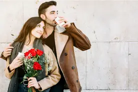 一个人是否爱你，“杯子效应”看出来，多少人并不懂图片