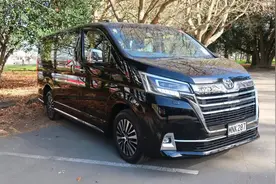 实用型MPV，全新丰田Granvia实车，2.8T动力配9座图片