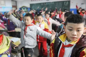 北京明年取消特长生招生，小学六年我们应该如何培养孩子？视频封面