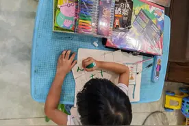 无语言自闭症女儿干预3年顺利入幼儿园，妈妈终于活回了自己图片