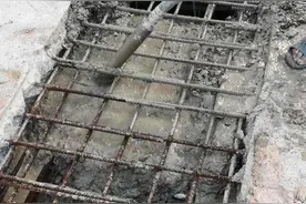 为什么老家盖自建房，就算再赶工期，师傅也要等混凝土二次振捣？图片