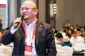 夏天的风，无论再热烈，都带不走秋天的落叶图片