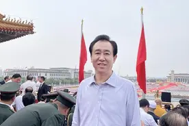 受邀上城楼的菲律宾富豪，祖籍福建晋江，曾在上海投资2百多亿图片