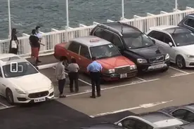 缺德司机一个人停了两个车位怎么办？就用这一招，看怎么教训他图片