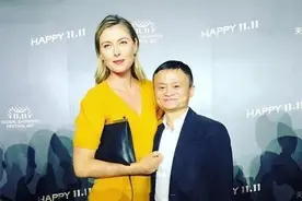俄罗斯女神成大妈？莎娃身材崩了，巨胯似卡戴珊，比男友还健壮图片