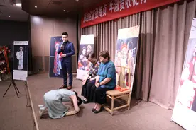 李树建20多年来第一次看到两派豫剧掌门人同收一徒图片