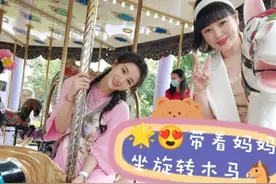 薇娅夫妇带女儿游乐场疯玩，一家三口罕同框，女儿打扮精致颜值高图片