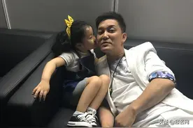 爸爸给女儿取名“念舒”，到处炫耀学问，妈妈怒了：不看看你姓啥图片