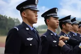读警校必修第一课，弄清楚肩章警衔和警察相对应的行政级别图片