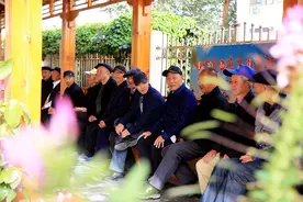 尊老敬老有真情，浓浓关怀暖民心——武警甘肃总队张掖支队官兵中秋节前夕到敬老院看望孤寡老人图片