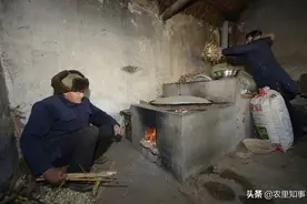 “一刀切”不让农民烧柴火，说是污染环境？这样做现实吗？图片