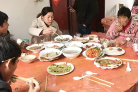 亳州杨老三，自编《吃大桌》顺口溜，道出农村吃大席现状，毁三观视频封面
