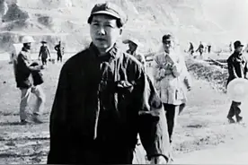 爱国将领续范亭住院后，毛泽东亲自探望，并鼓励医生把他的病治好图片