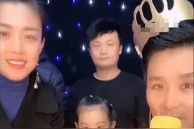 43岁刘和刚与家人庆生，小10岁娇妻人气太高，儿子神似李玉刚图片