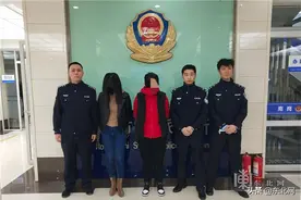 只因停车置气 闺蜜俩用口红划车双双被刑拘图片