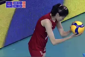25-11！李盈莹爆发，女排狂胜意大利，主帅暴怒，解说：非常狼狈图片