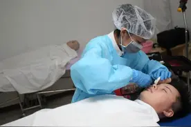 在殡仪馆当遗体化妆师学徒，说说这份工作图片
