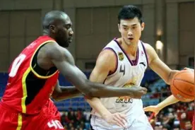 CBA丁锦辉，27岁因病退役，与易建联关系铁，今在其公司打工图片