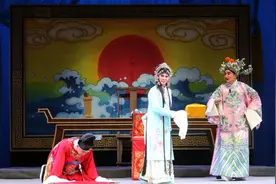 大型豫剧传统戏《陈三两》“云端”见戏迷 唱响廉政建设风图片