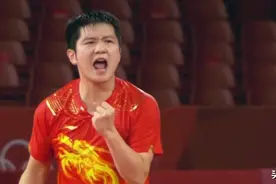 从1-2到3-2！樊振东大逆转，刘国梁观战国乒，换球衣引对手不满图片