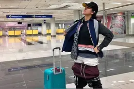 为了省下行李超重费，我穿了18条内裤图片