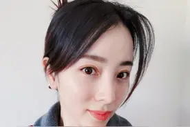 李思思健身后红着小脸卖萌，在线嫌弃老公拍照技术，娇嗔要罚跪图片