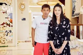 多才多艺！女排奥运冠军做客张继科家中，又做菜又煮奶茶尽显贤惠图片