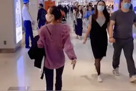 海南小伙和女友逛商场，女友健步如飞小伙拼命追，女友身份不一般图片