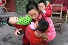 小伙生了三胞胎，半年后回家探望，看到妻子身上的孩子落泪了图片