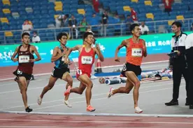 逆天反超 一跃夺冠！山西"飞人"李俊霖全运会800米赛场摘金图片