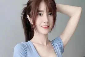 小说：我忍住上前吻了她一下图片